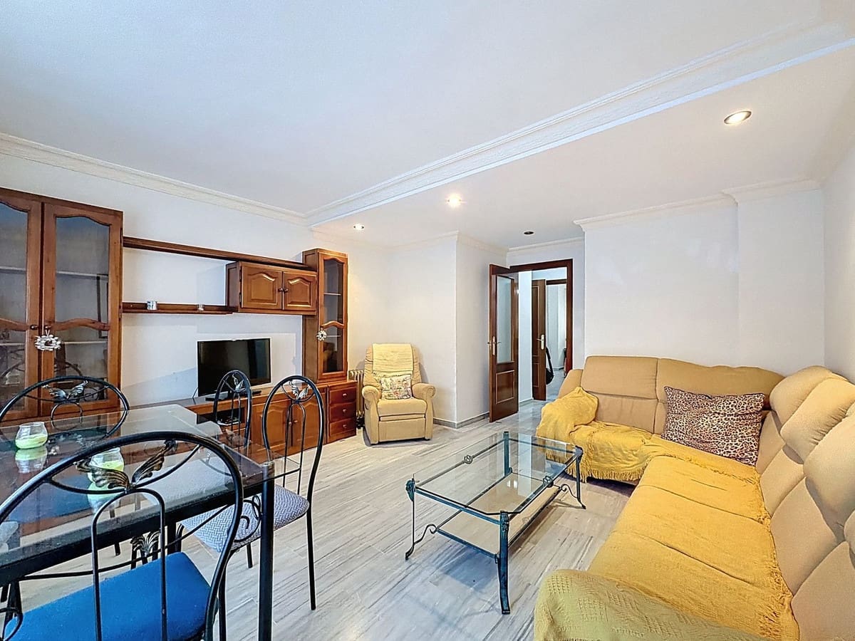 2 bedroom Apartment for sale in San Pedro de Alcantara with pool - € 267,000 (Ref: 9699189)