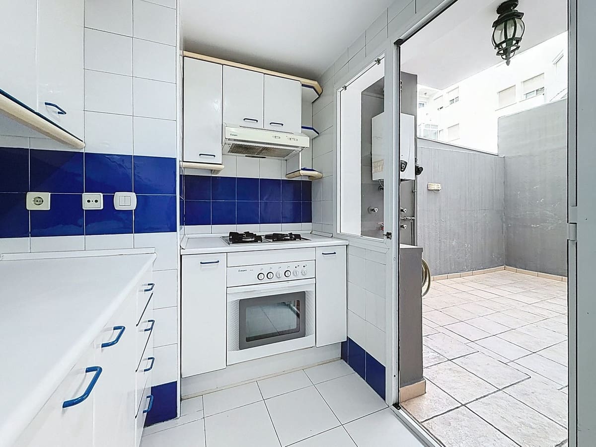 2 bedroom Apartment for sale in San Pedro de Alcantara with pool - € 267,000 (Ref: 9699189)