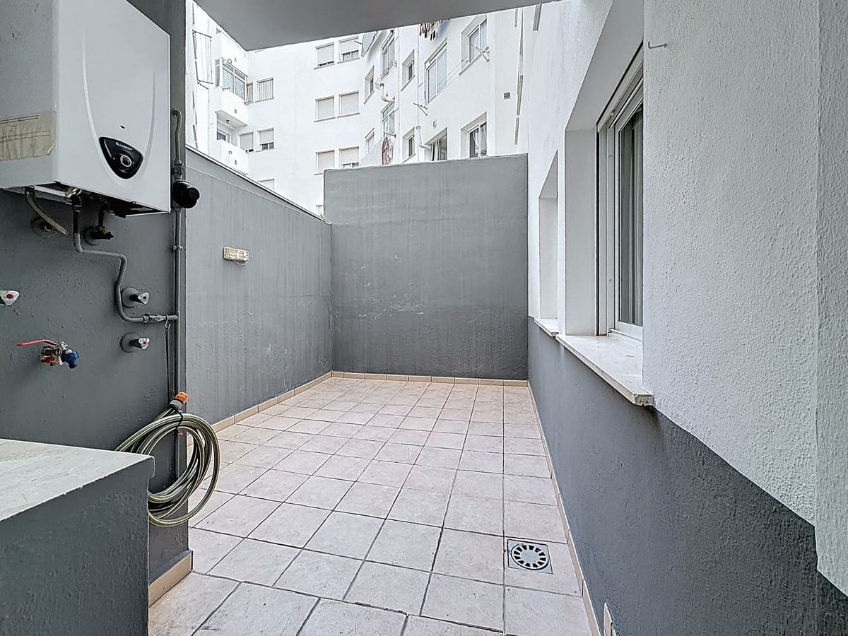 2 bedroom Apartment for sale in San Pedro de Alcantara with pool - € 267,000 (Ref: 9699189)