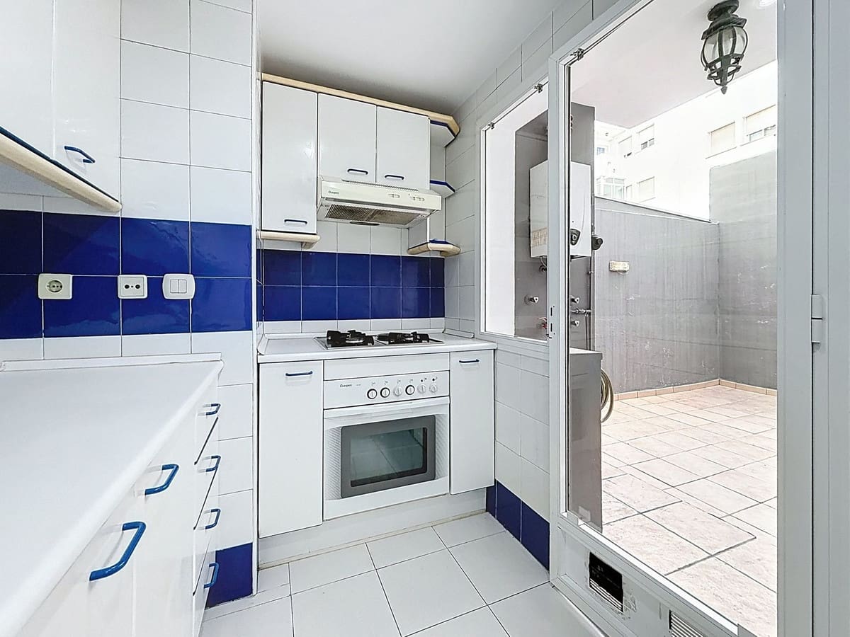 2 bedroom Apartment for sale in San Pedro de Alcantara with pool - € 267,000 (Ref: 9699189)