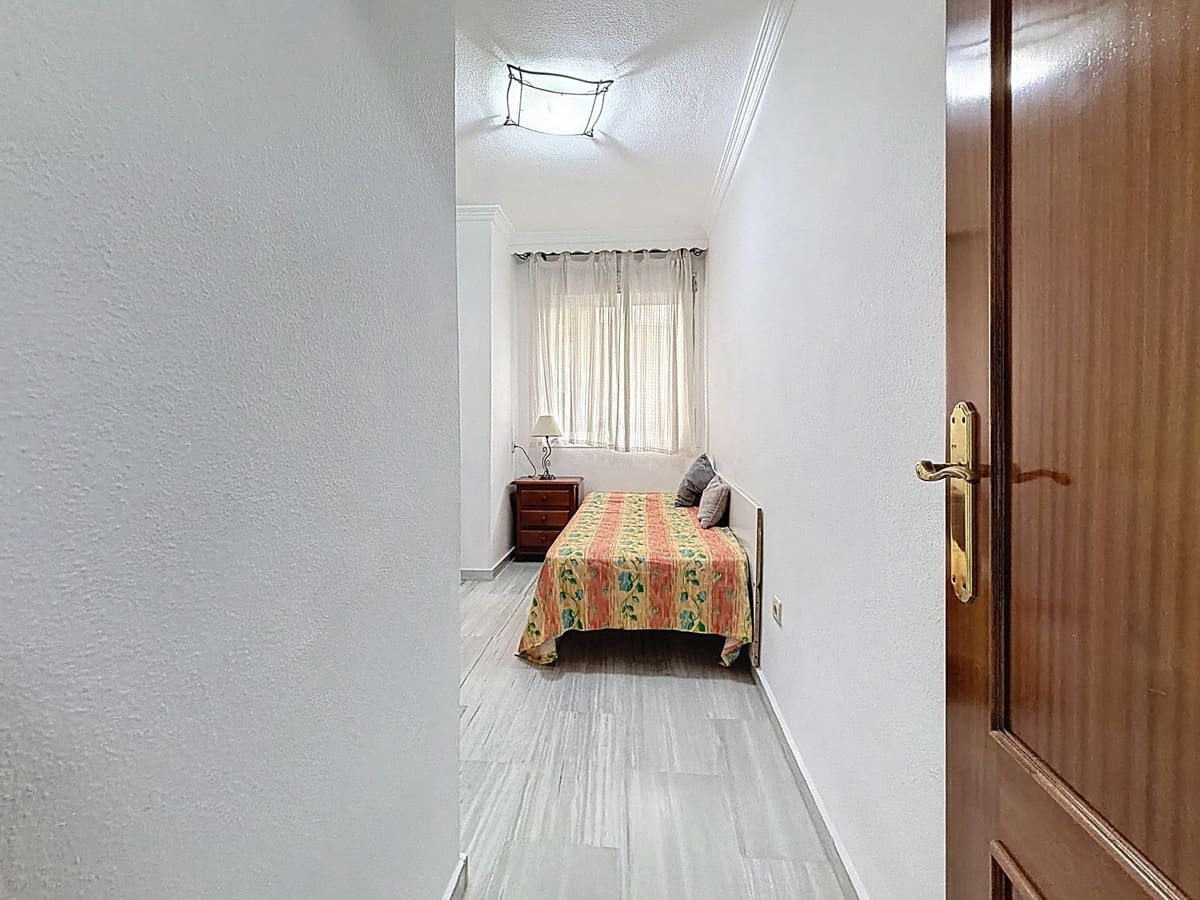 2 bedroom Apartment for sale in San Pedro de Alcantara with pool - € 267,000 (Ref: 9699189)