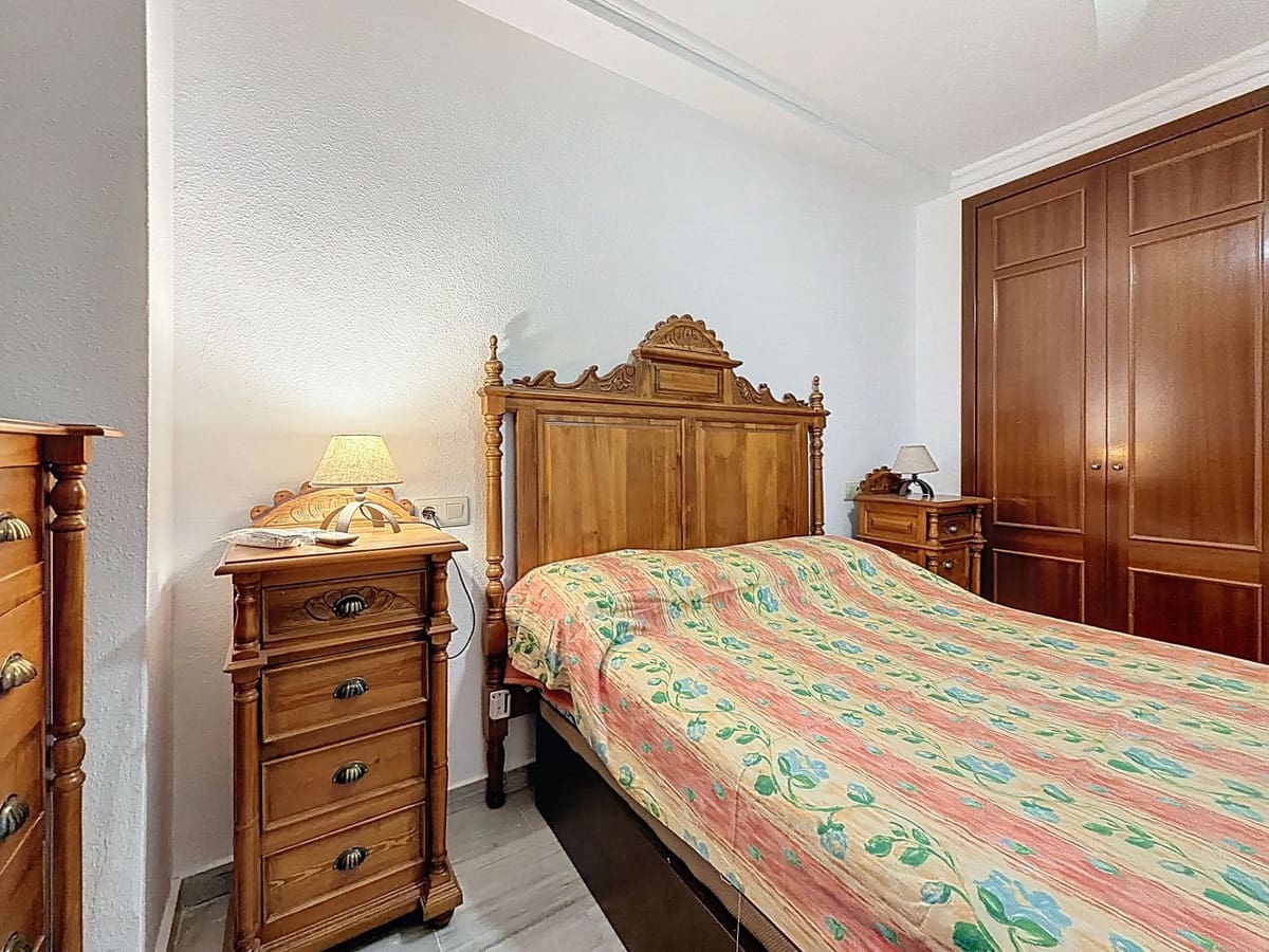 2 bedroom Apartment for sale in San Pedro de Alcantara with pool - € 267,000 (Ref: 9699189)