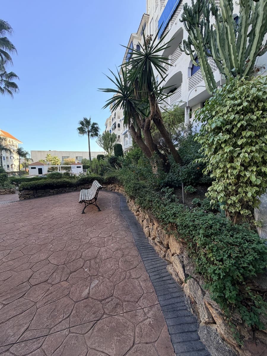 2 bedroom Apartment for sale in San Pedro de Alcantara with pool - € 267,000 (Ref: 9699189)