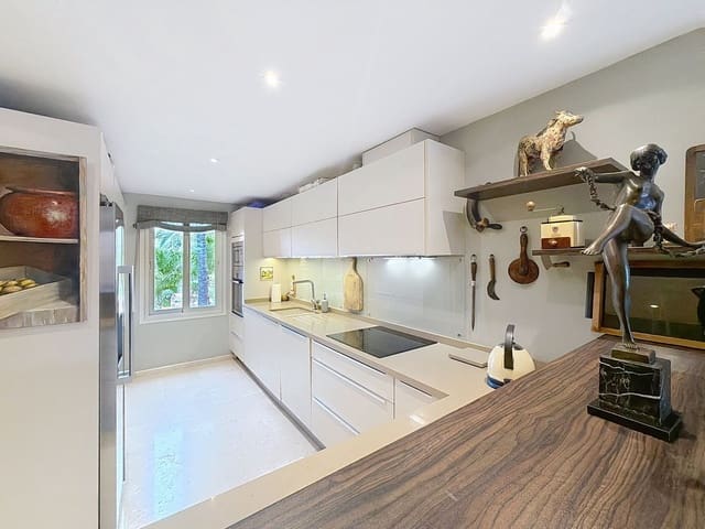 Ático de 3 habitaciones en Costalita, Estepona en venta con piscina garaje - 1.799.000 € (Ref: 9699191)