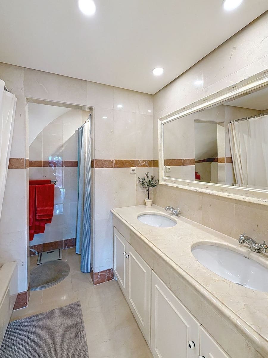 Ático de 3 habitaciones en Costalita en venta con piscina garaje - 1.799.000 € (Ref: 9699191)