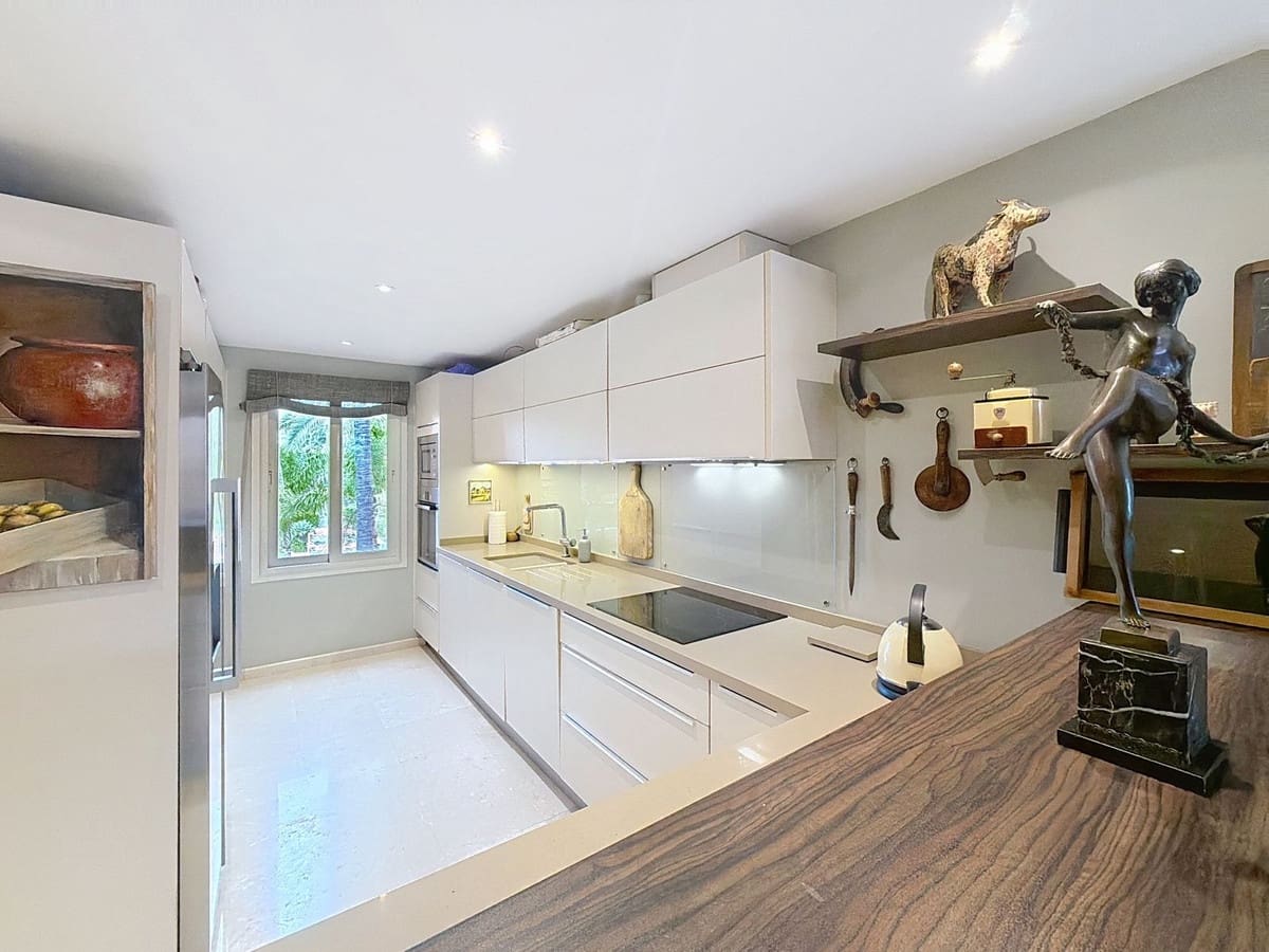 3 bedroom Penthouse for sale in Costalita with pool garage - € 1,799,000 (Ref: 9699191)