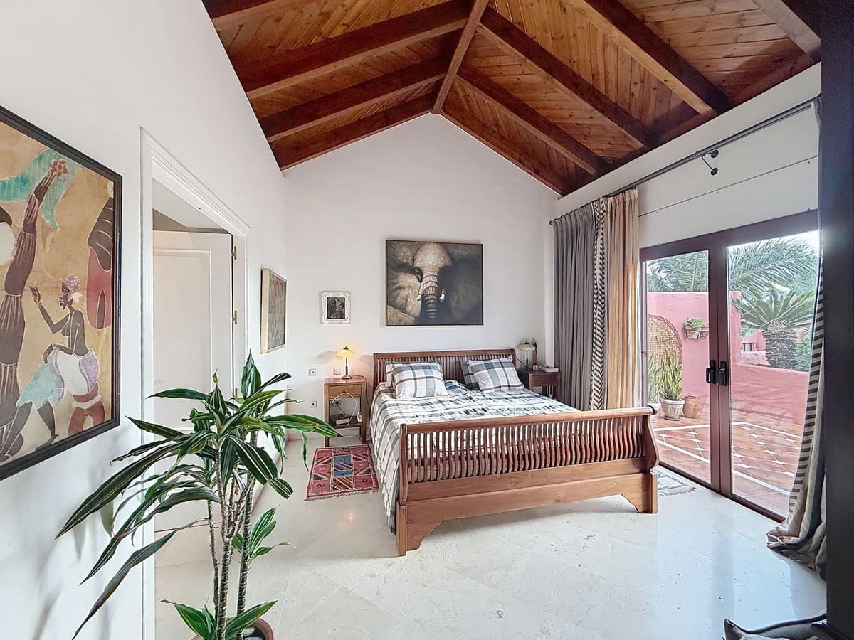 3 bedroom Penthouse for sale in Costalita with pool garage - € 1,799,000 (Ref: 9699191)