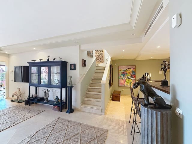 3 soveværelse Penthouse til salg i Costalita, Estepona med swimmingpool garage - € 1.799.000 (Ref: 9699191)