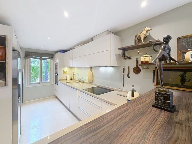 3 soveværelse Penthouse til salg i Costalita, Estepona med swimmingpool garage - € 1.799.000 (Ref: 9699191)