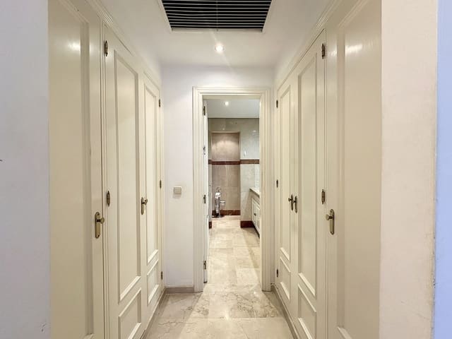 Apartamento Playa de 2 habitaciones en Resinera-Voladilla, Estepona en venta con piscina garaje - 875.000 € (Ref: 9699192)