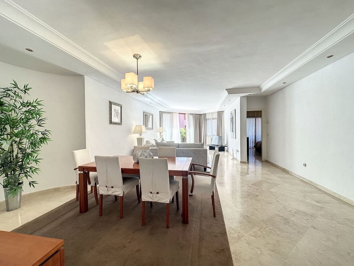 2 bedroom Beach Apartment for sale in Guadalmansa with pool garage - € 875,000 (Ref: 9699192)