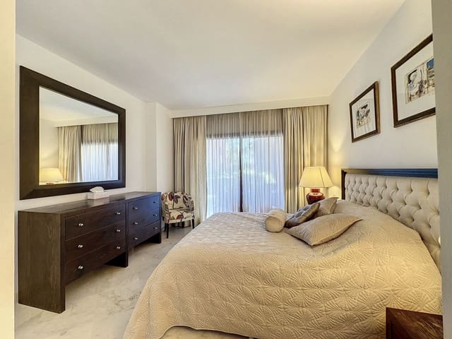 Apartamento Playa de 2 habitaciones en Resinera-Voladilla, Estepona en venta con piscina garaje - 875.000 € (Ref: 9699192)