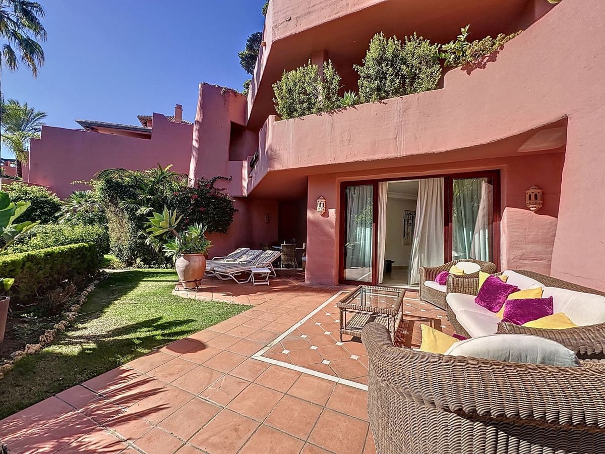 2 bedroom Beach Apartment for sale in Guadalmansa with pool garage - € 875,000 (Ref: 9699192)