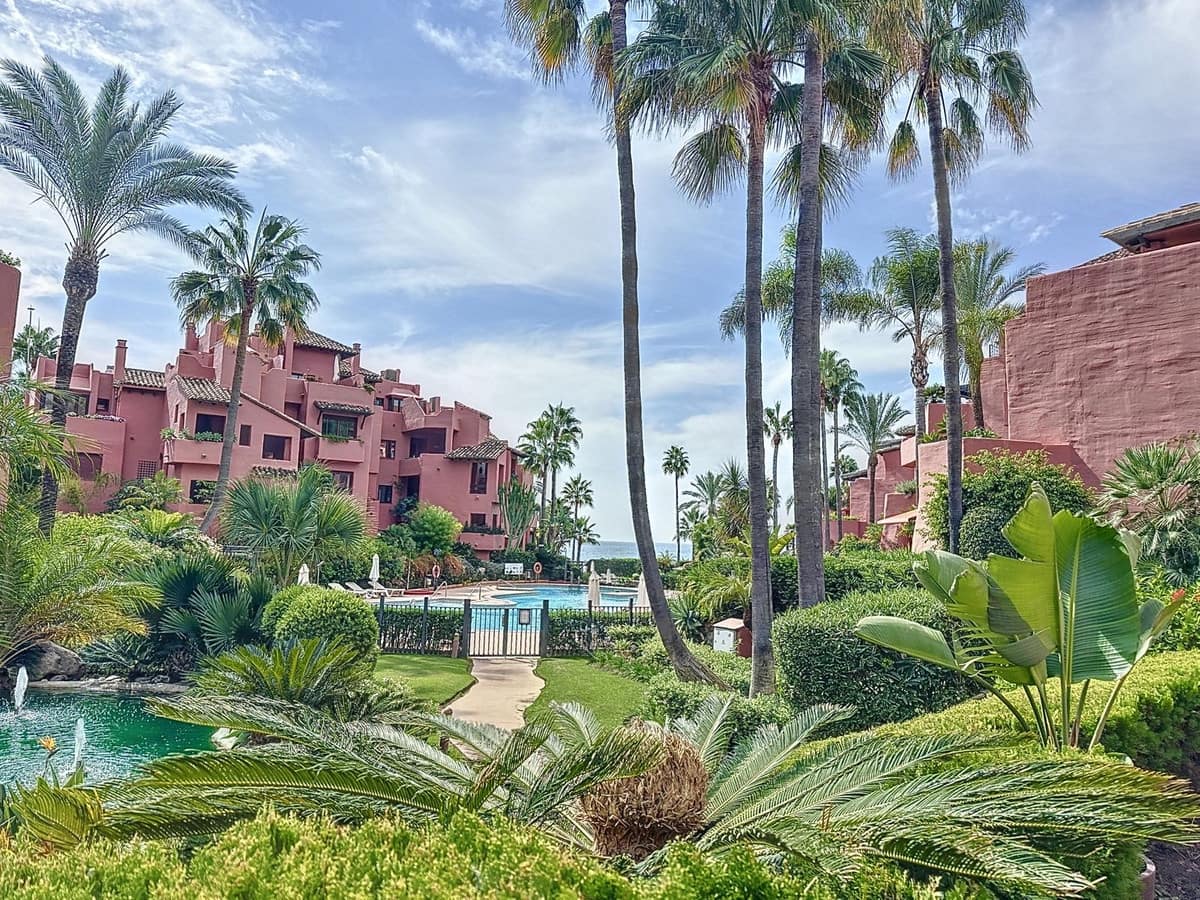 2 bedroom Beach Apartment for sale in Guadalmansa with pool garage - € 875,000 (Ref: 9699192)