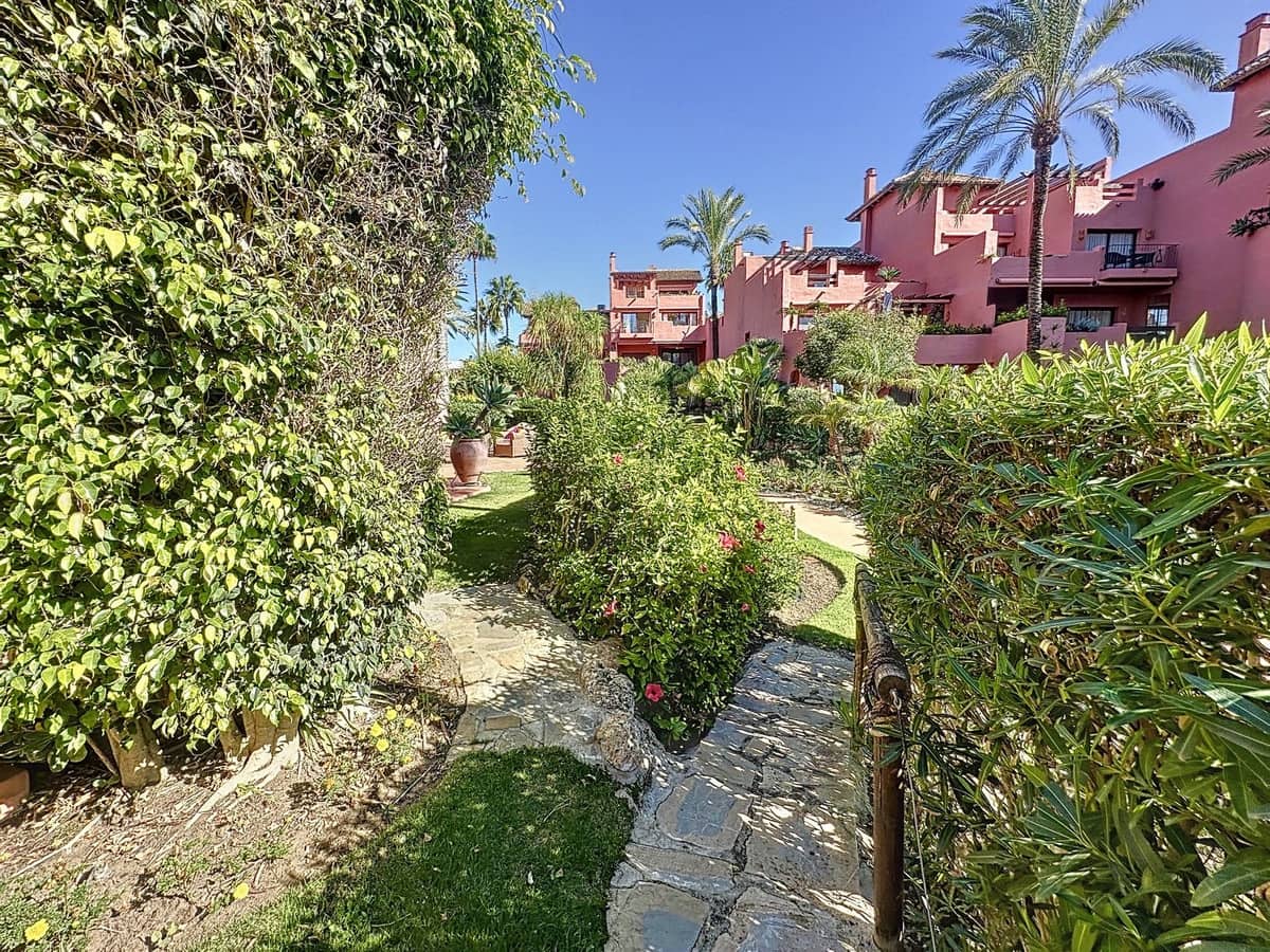 2 bedroom Beach Apartment for sale in Guadalmansa with pool garage - € 875,000 (Ref: 9699192)