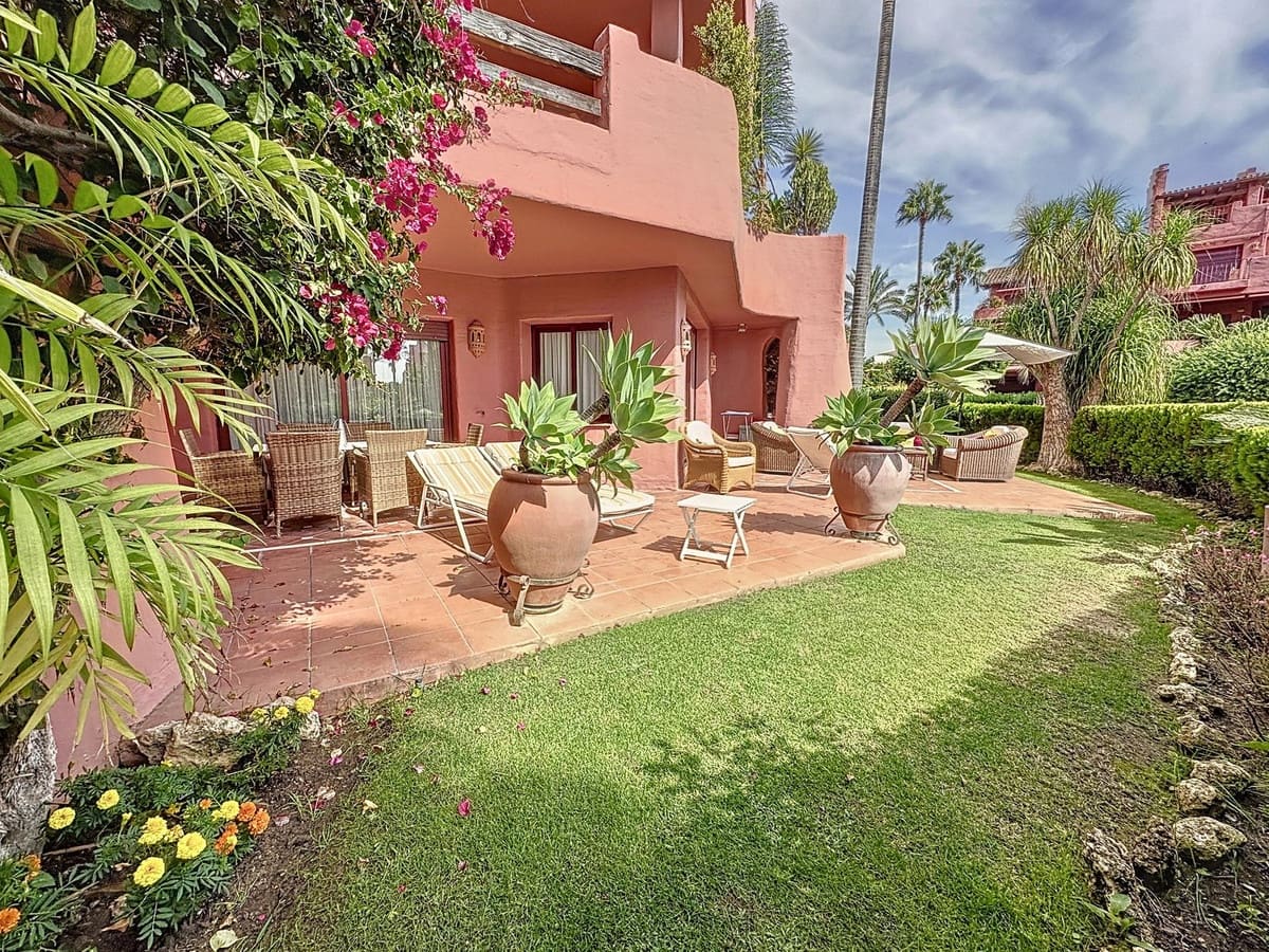 2 bedroom Beach Apartment for sale in Guadalmansa with pool garage - € 875,000 (Ref: 9699192)