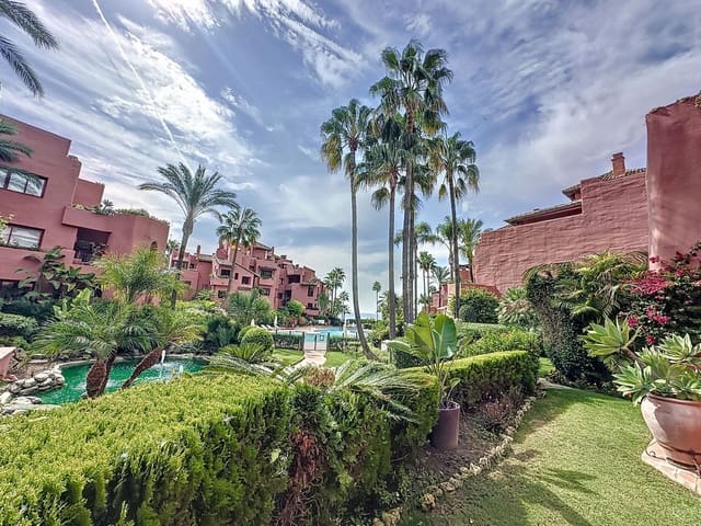 2 soveværelse Strandlejlighed til salg i Resinera-Voladilla, Estepona med swimmingpool garage - € 875.000 (Ref: 9699192)