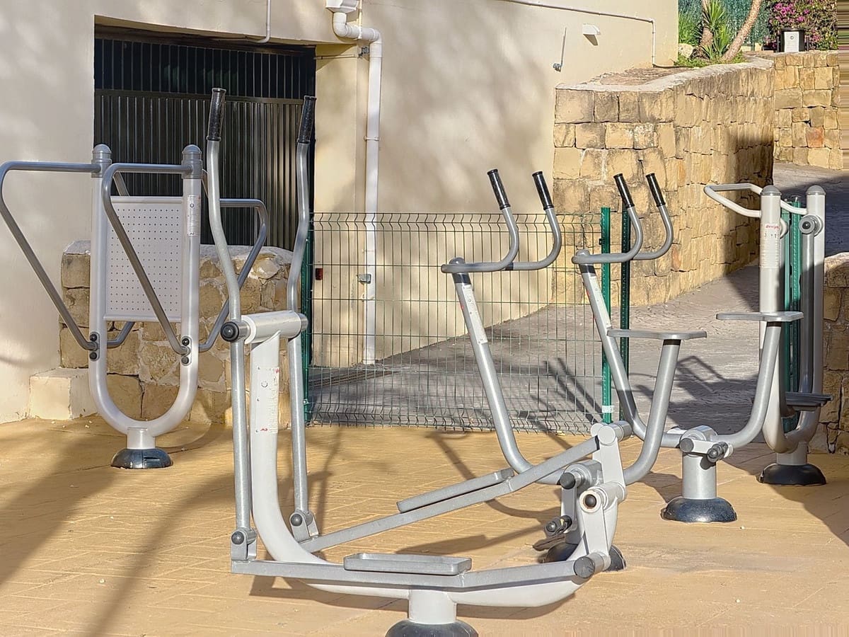 2 sypialnia Apartament na sprzedaż w New Golden Mile z basenem garażem - 315 000 € (Ref: 9699193)