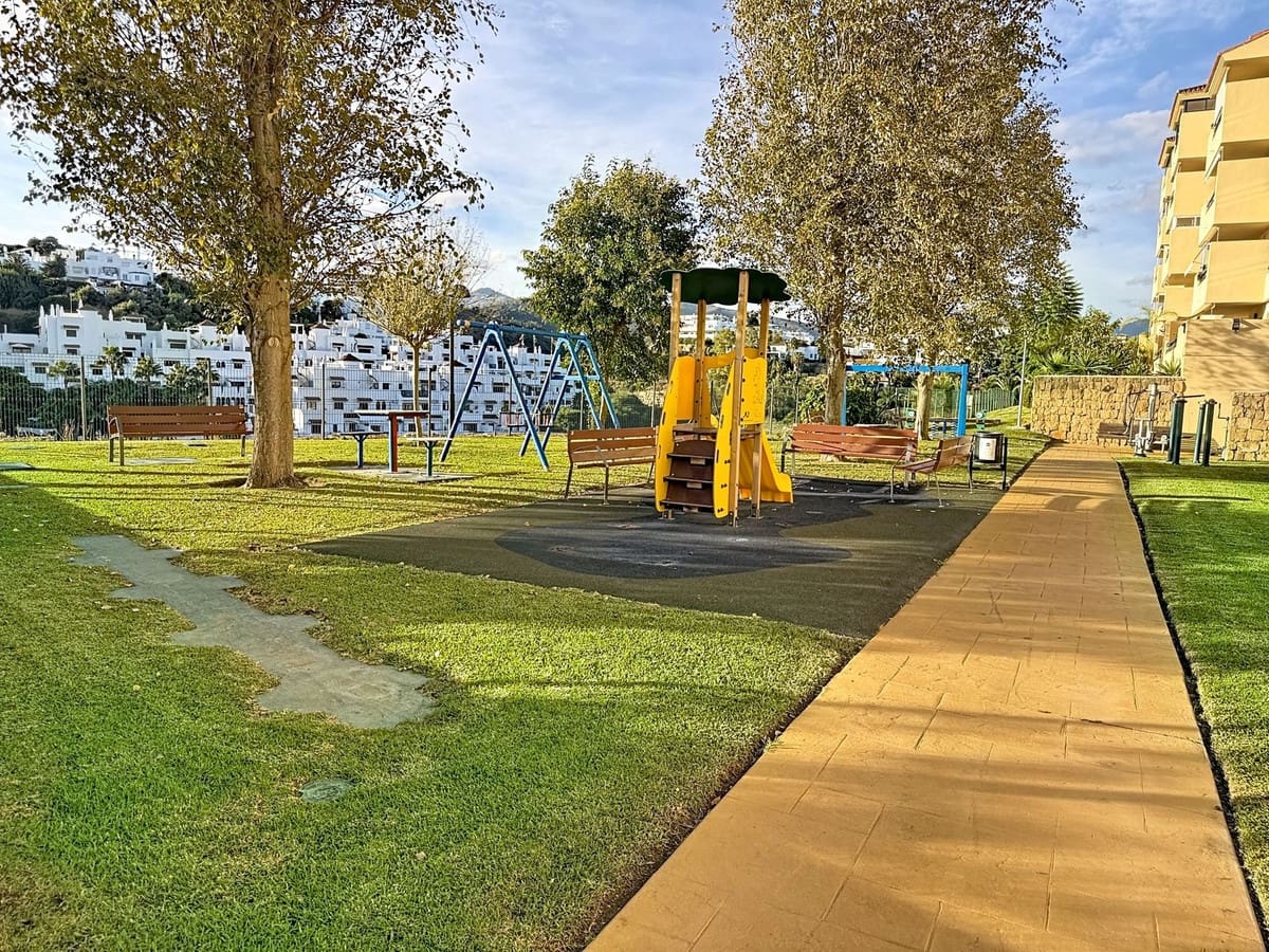 2 sypialnia Apartament na sprzedaż w New Golden Mile z basenem garażem - 315 000 € (Ref: 9699193)