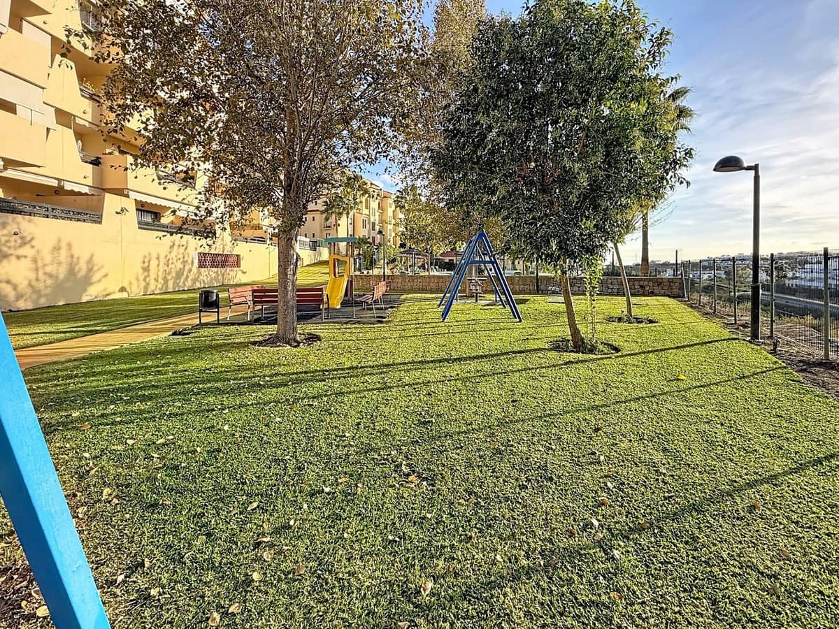 2 sypialnia Apartament na sprzedaż w New Golden Mile z basenem garażem - 315 000 € (Ref: 9699193)