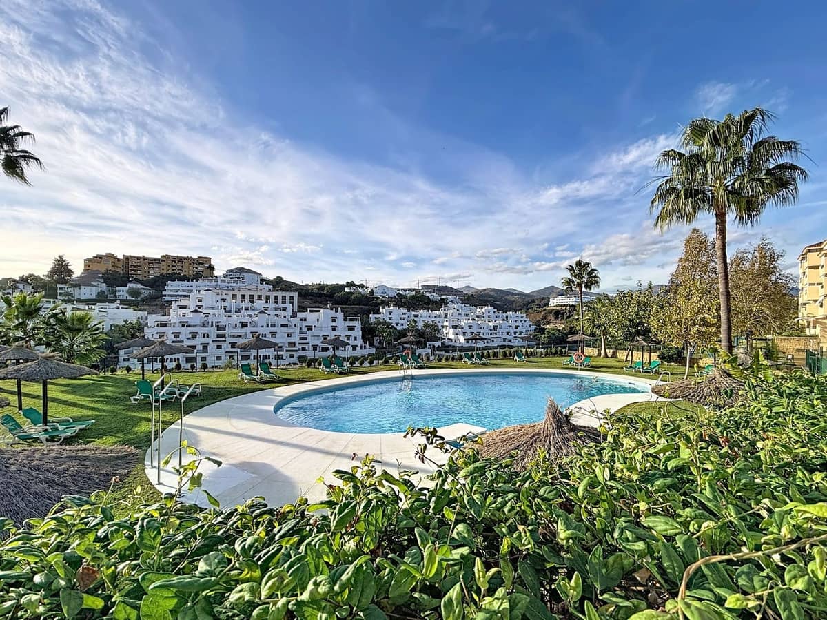 2 bedroom Apartment for sale in New Golden Mile with pool garage - € 315,000 (Ref: 9699193)