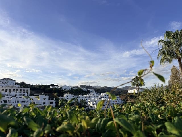 2 soverom Leilighet til salgs i La Concha - Resina Golf, Estepona med svømmebasseng garasje - € 315 000 (Ref: 9699193)