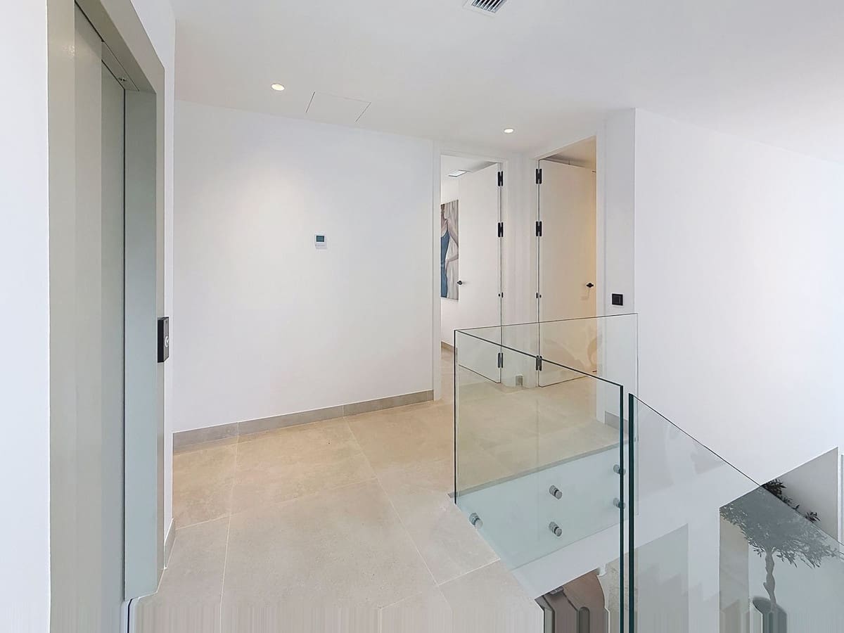 5 bedroom Villa for sale in Marbella with pool garage - € 4,600,000 (Ref: 9699194)