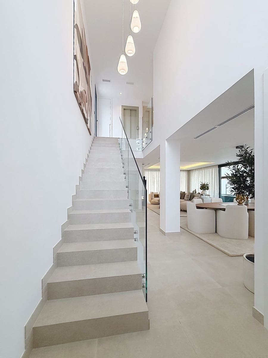 5 bedroom Villa for sale in Marbella with pool garage - € 4,600,000 (Ref: 9699194)