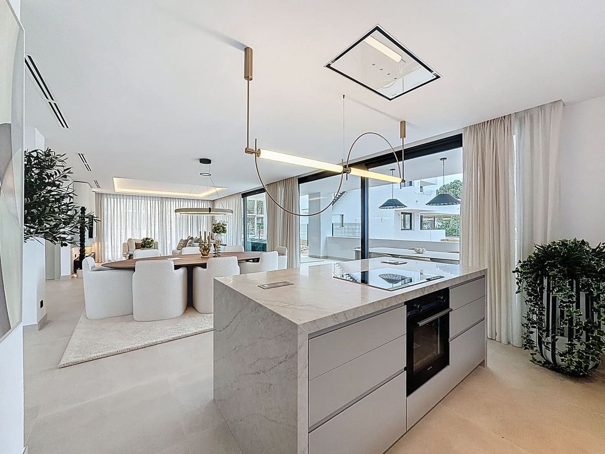 5 bedroom Villa for sale in Marbella with pool garage - € 4,600,000 (Ref: 9699194)