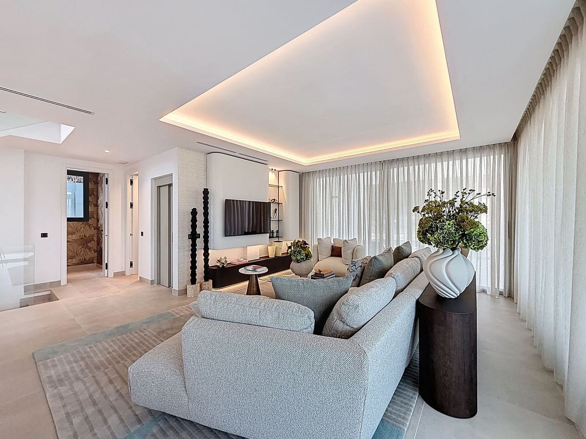 5 bedroom Villa for sale in Marbella with pool garage - € 4,600,000 (Ref: 9699194)