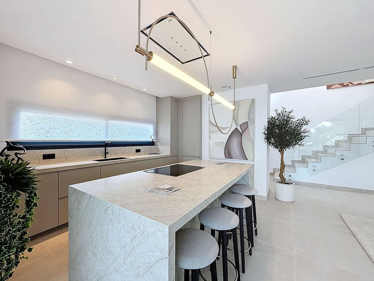 5 bedroom Villa for sale in Marbella with pool garage - € 4,600,000 (Ref: 9699194)