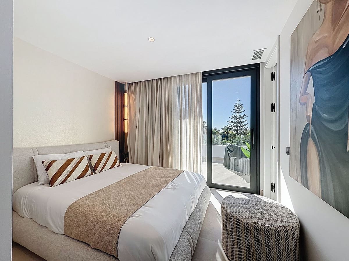 5 bedroom Villa for sale in Marbella with pool garage - € 4,600,000 (Ref: 9699194)