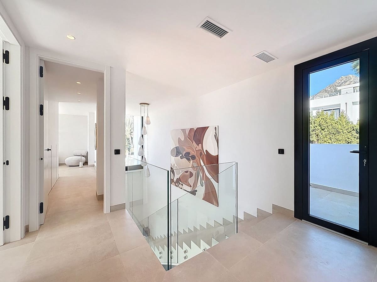 5 bedroom Villa for sale in Marbella with pool garage - € 4,600,000 (Ref: 9699194)