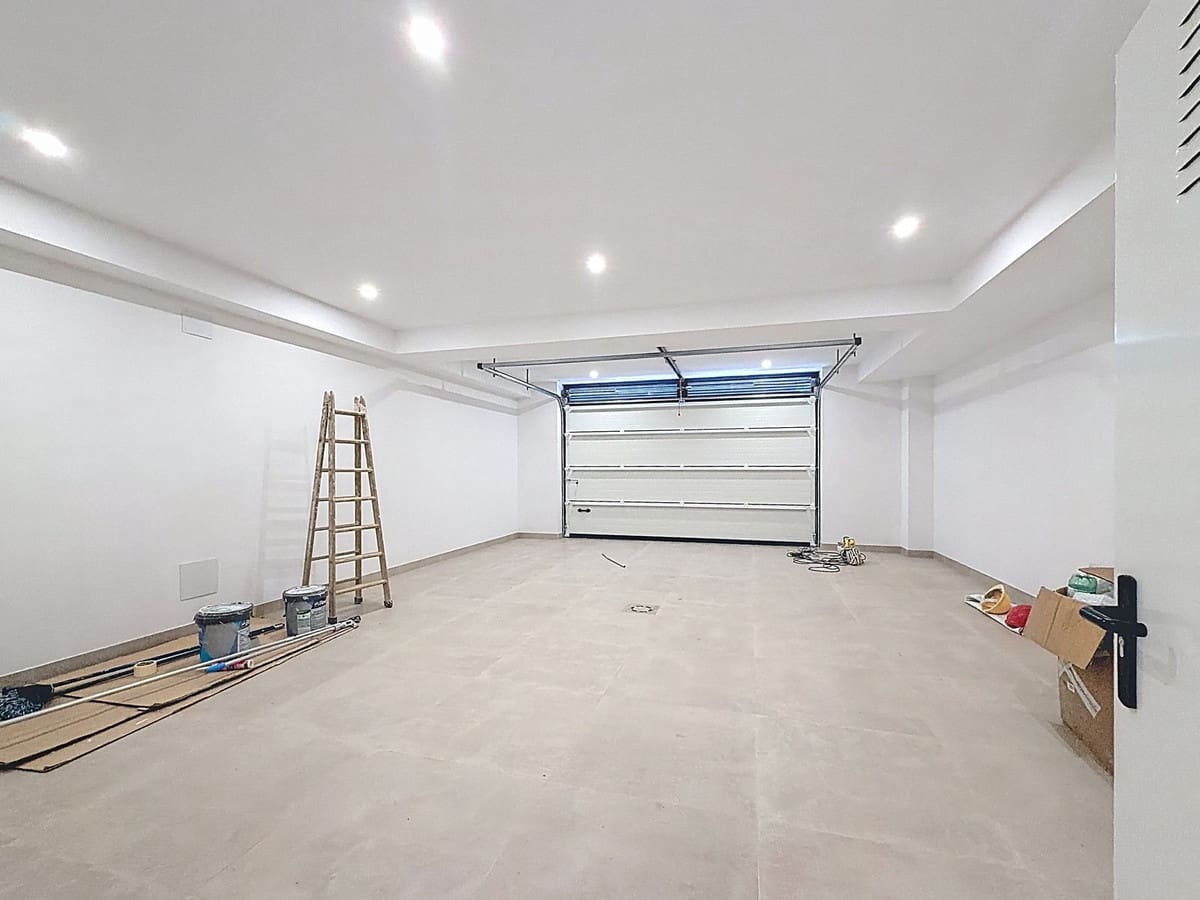 5 bedroom Villa for sale in Marbella with pool garage - € 4,600,000 (Ref: 9699194)