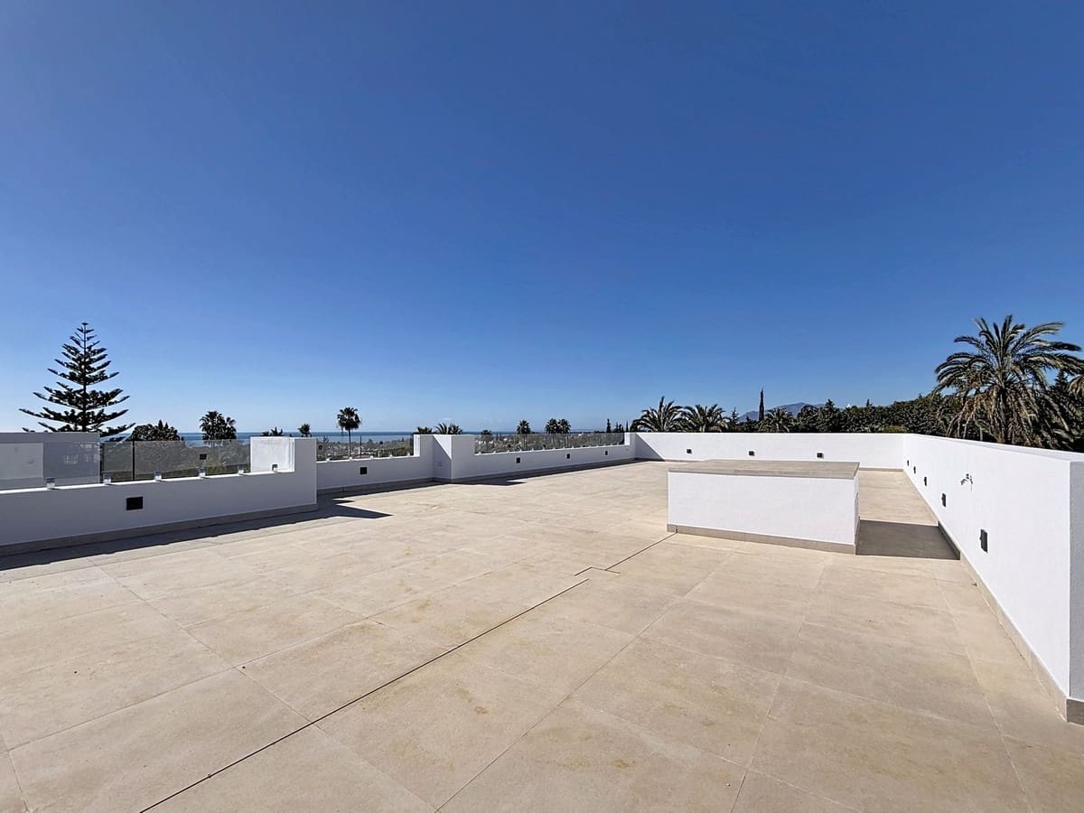 5 bedroom Villa for sale in Marbella with pool garage - € 4,600,000 (Ref: 9699194)