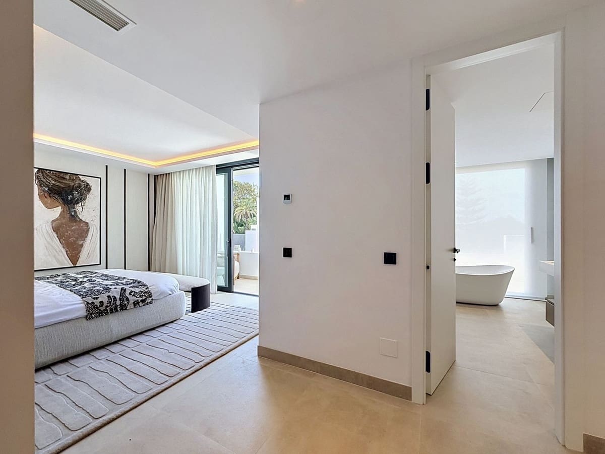 5 bedroom Villa for sale in Marbella with pool garage - € 4,600,000 (Ref: 9699194)