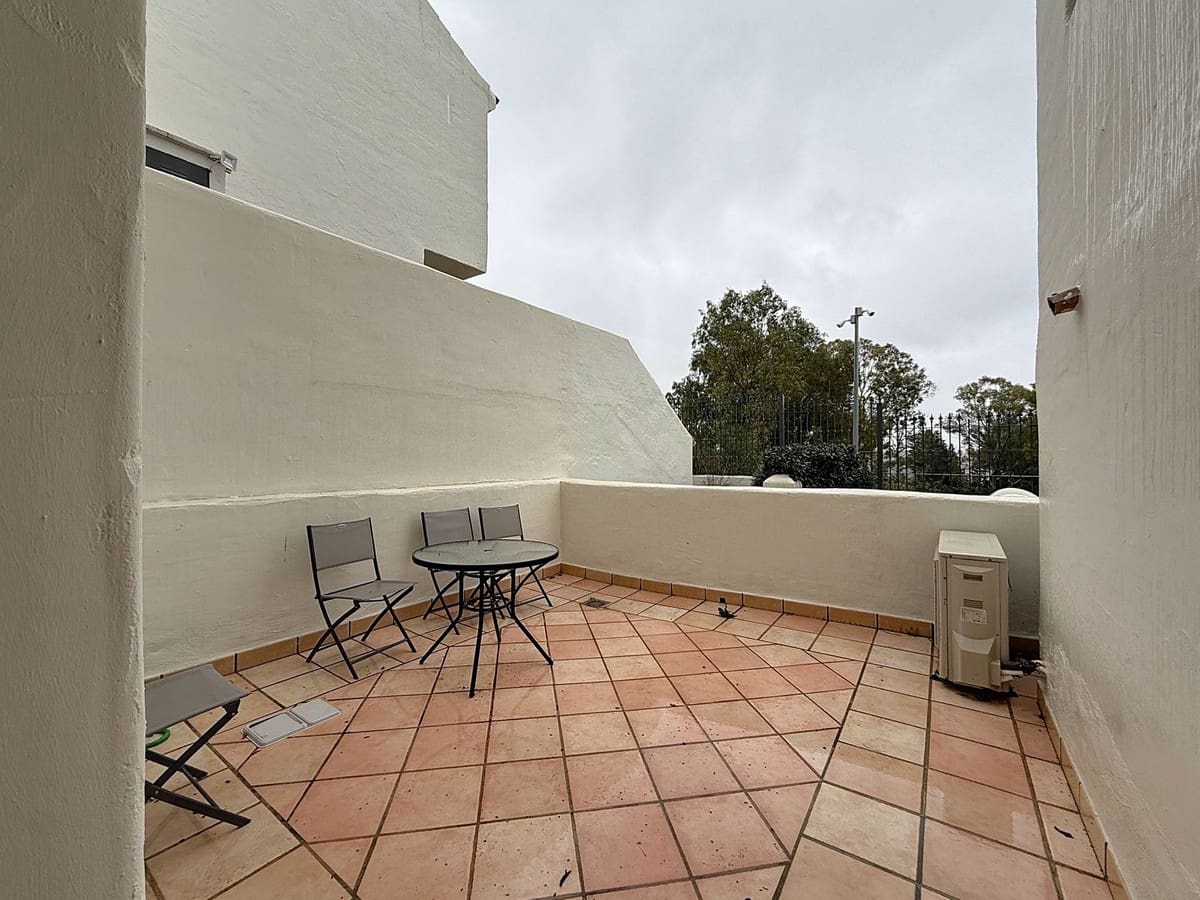 2 bedroom Apartment for sale in Estepona with pool garage - € 349,000 (Ref: 9699196)