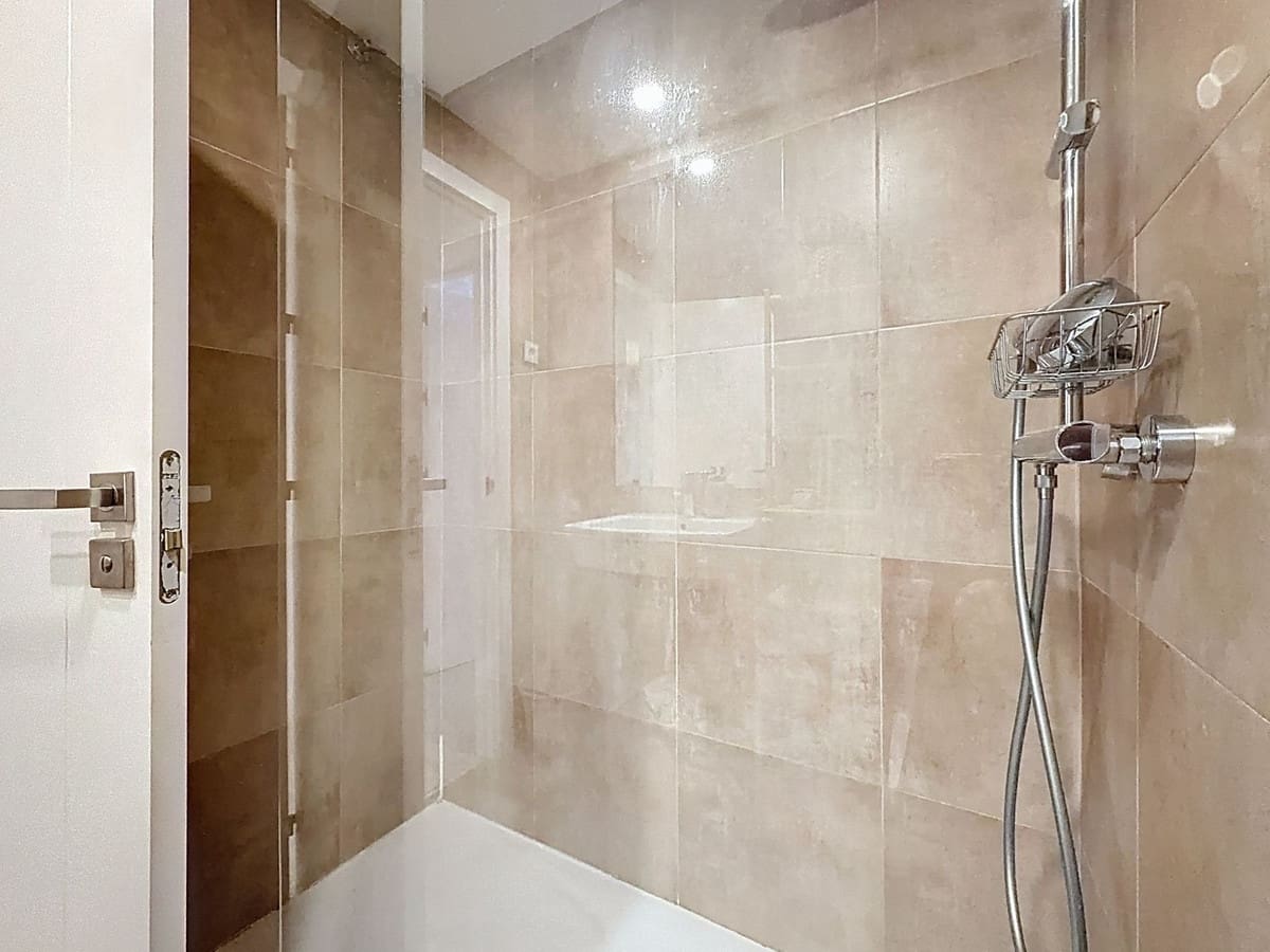 2 bedroom Apartment for sale in Estepona with pool garage - € 349,000 (Ref: 9699196)