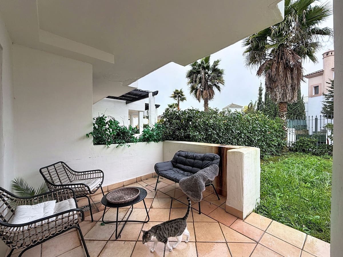 2 bedroom Apartment for sale in Estepona with pool garage - € 349,000 (Ref: 9699196)