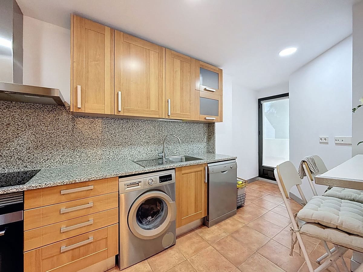 2 bedroom Apartment for sale in Estepona with pool garage - € 349,000 (Ref: 9699196)