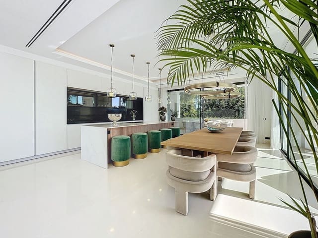 Chalet de 6 habitaciones en Sierra Blanca, Marbella en venta con piscina garaje - 10.970.000 € (Ref: 9699197)