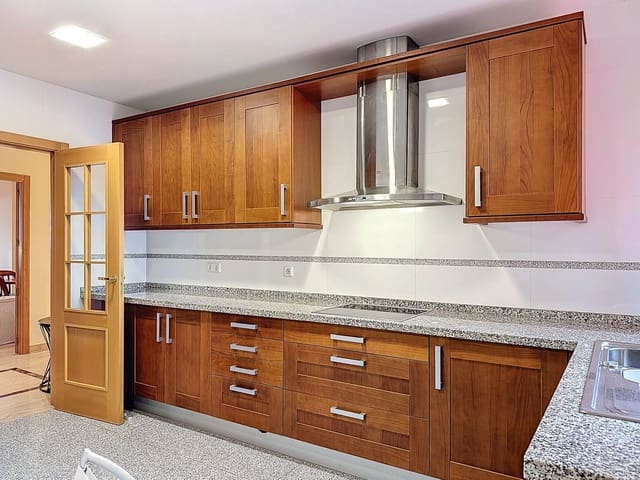 3 makuuhuone Ranta-asunto myytävänä paikassa Costalita, Estepona mukana uima-altaan 
autotalli - 1 075 000 € (Ref: 9699198)