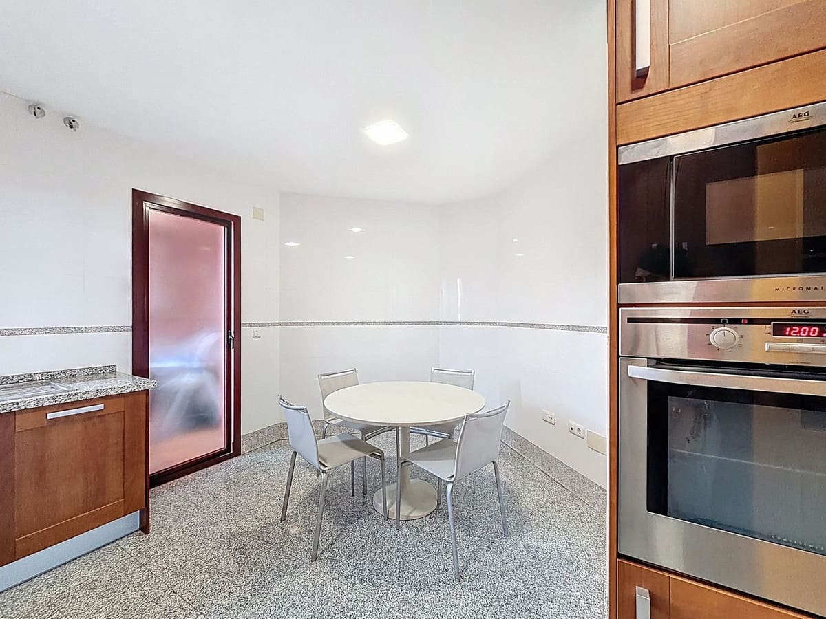 3 bedroom Beach Apartment for sale in Costalita with pool garage - € 1,075,000 (Ref: 9699198)