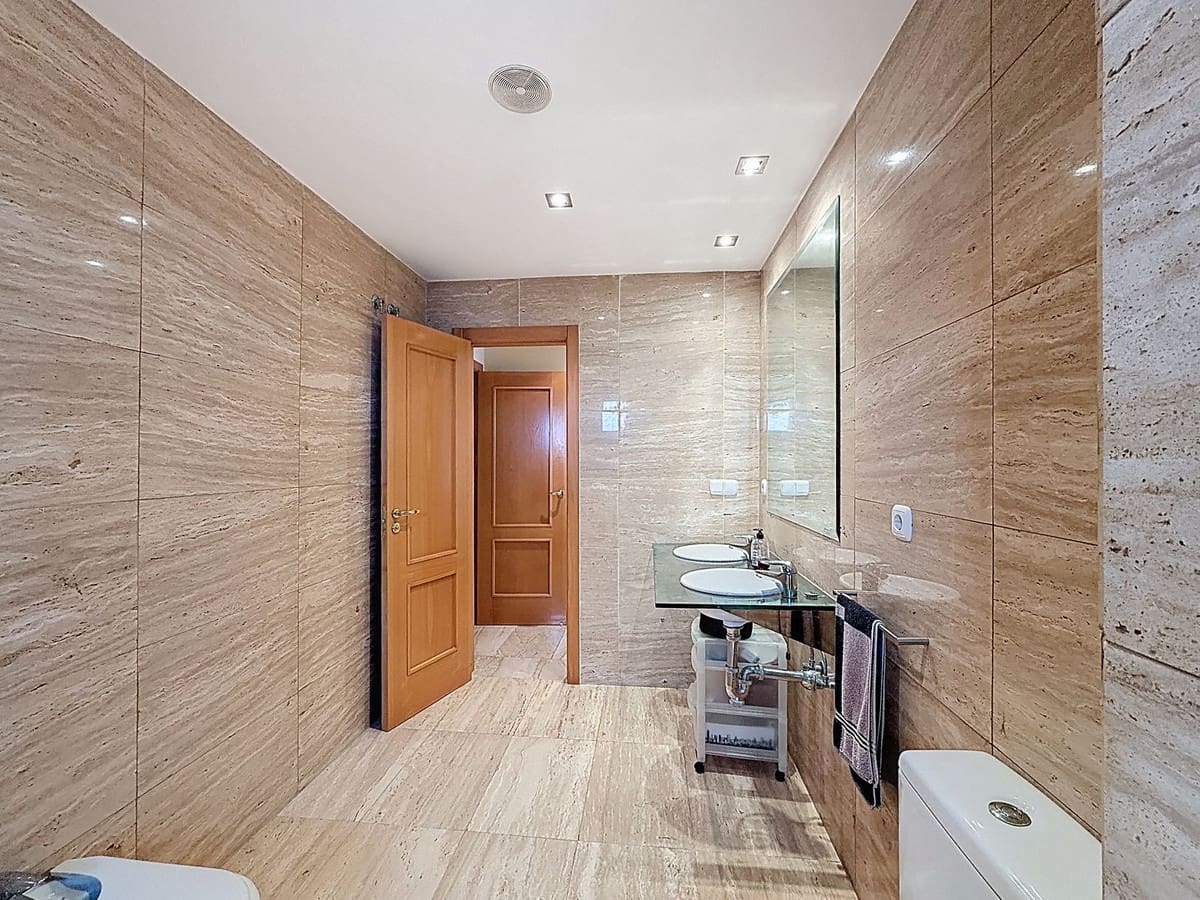 3 bedroom Beach Apartment for sale in Costalita with pool garage - € 1,075,000 (Ref: 9699198)