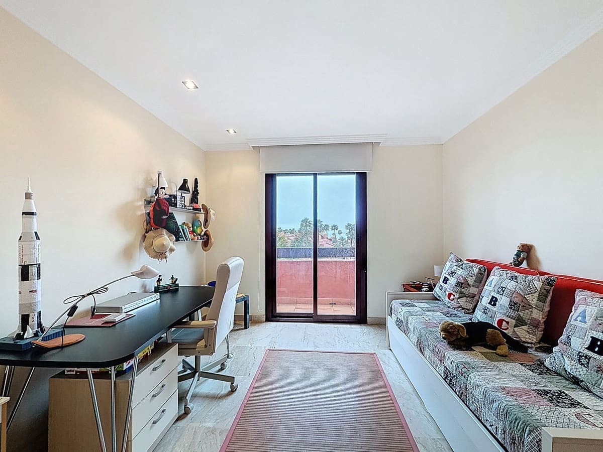 3 bedroom Beach Apartment for sale in Costalita with pool garage - € 1,075,000 (Ref: 9699198)