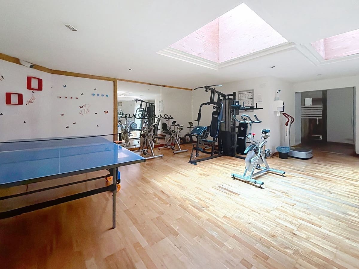 3 bedroom Beach Apartment for sale in Costalita with pool garage - € 1,075,000 (Ref: 9699198)