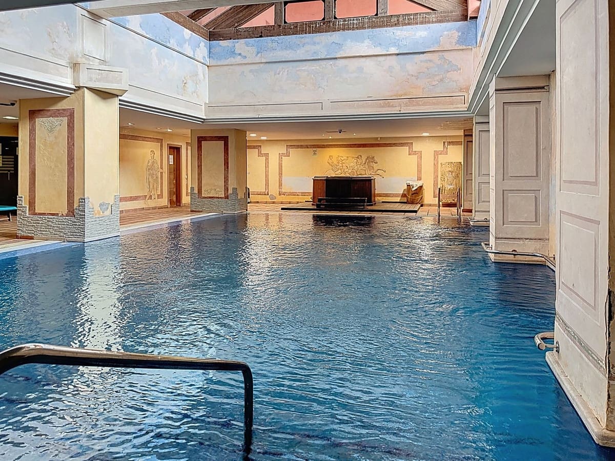 3 bedroom Beach Apartment for sale in Costalita with pool garage - € 1,075,000 (Ref: 9699198)