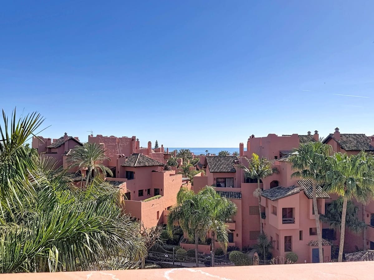 3 bedroom Beach Apartment for sale in Costalita with pool garage - € 1,075,000 (Ref: 9699198)