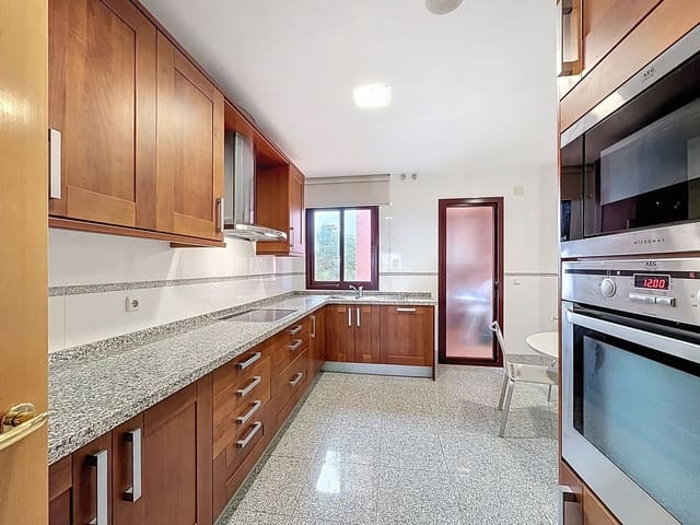 3 slaapkamer Strandappartement te koop in Costalita, Estepona met zwembad garage - € 1.075.000 (Ref: 9699198)