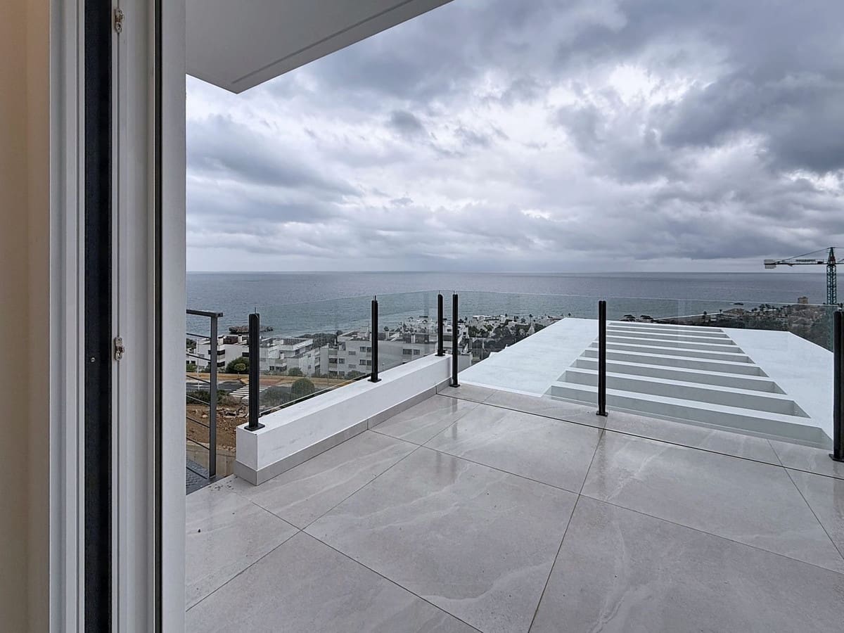 4 bedroom Villa for sale in Casares with pool - € 2,100,000 (Ref: 9699200)